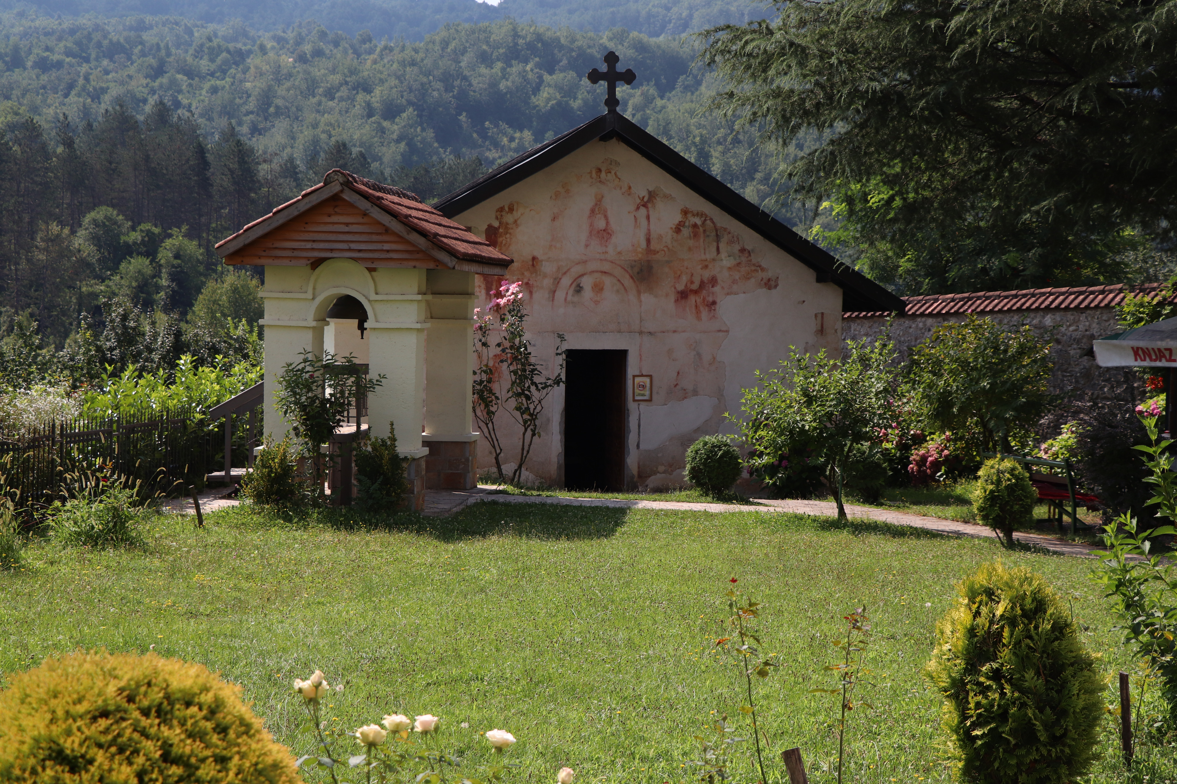 Il complesso monastico di Morača tra il verde delle montagne